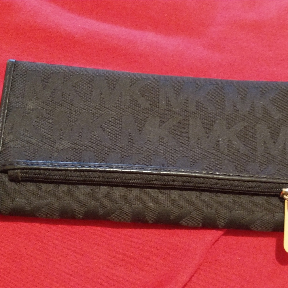 Michael kors wallet